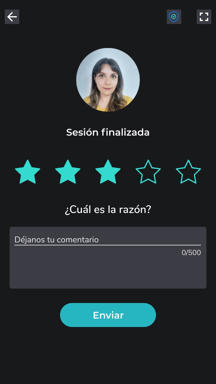 Pantalla móvil de calificación con tres estrellas, la pregunta de la razón y un campo de comentario